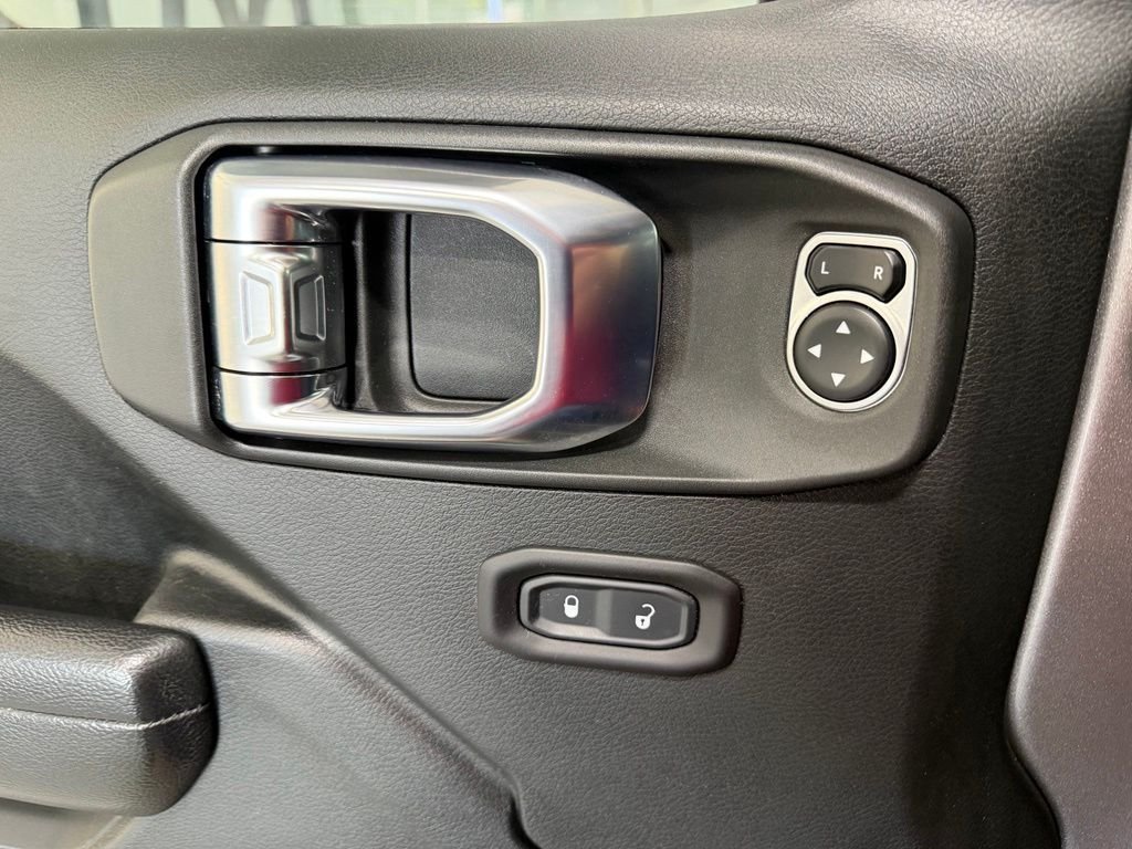 Used 2018 Silver Jeep Sport S image 13