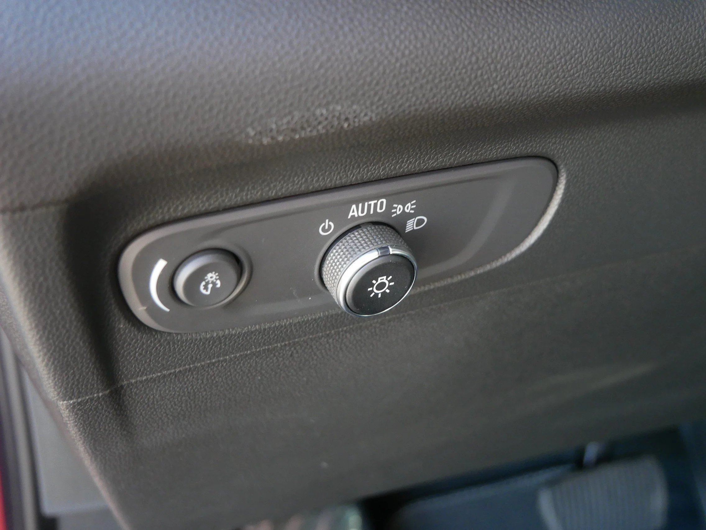 2023 Buick Envision Essence - Photo 25