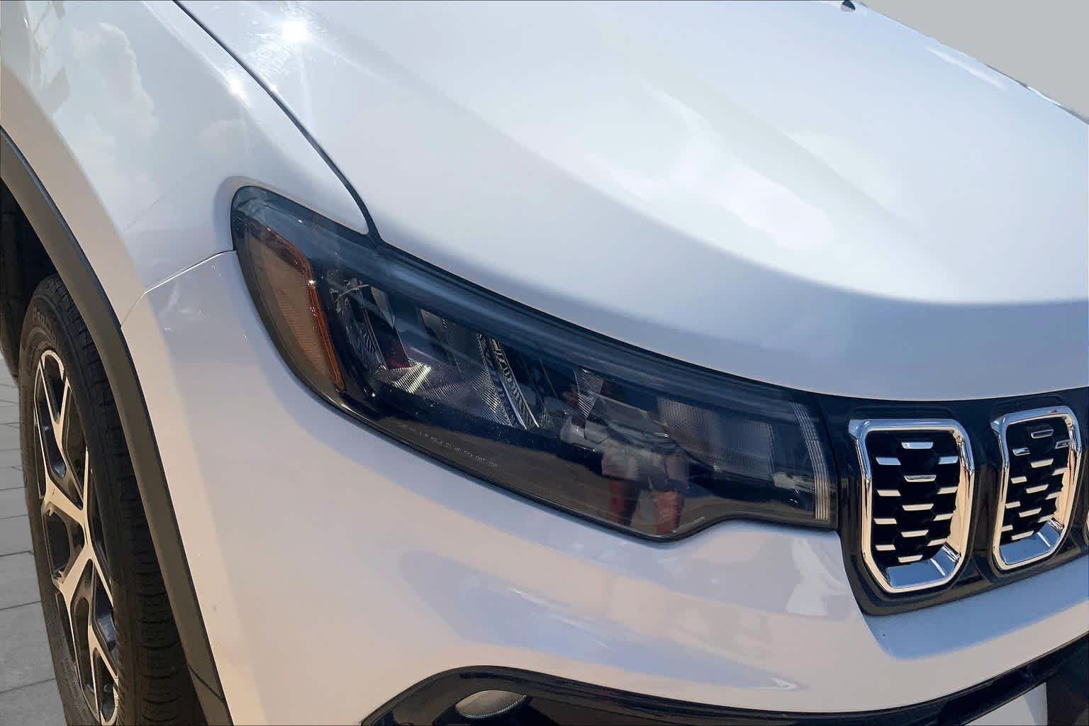Used 2025 Bright White Clearcoat Jeep Limited image 27
