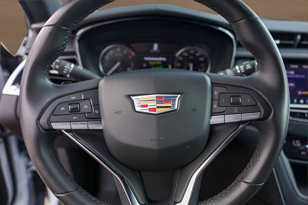 Certified Used 2025 Crystal White Tricoat Cadillac Luxury image 12