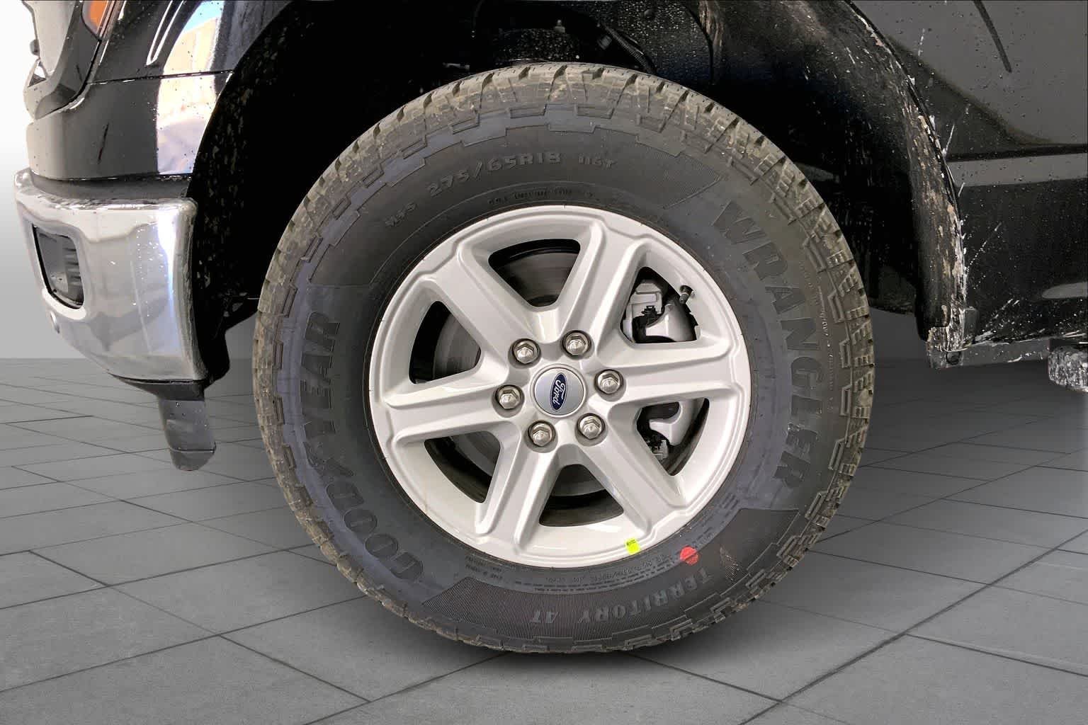 New 2026 Agate Black Metallic Ford XLT image 9