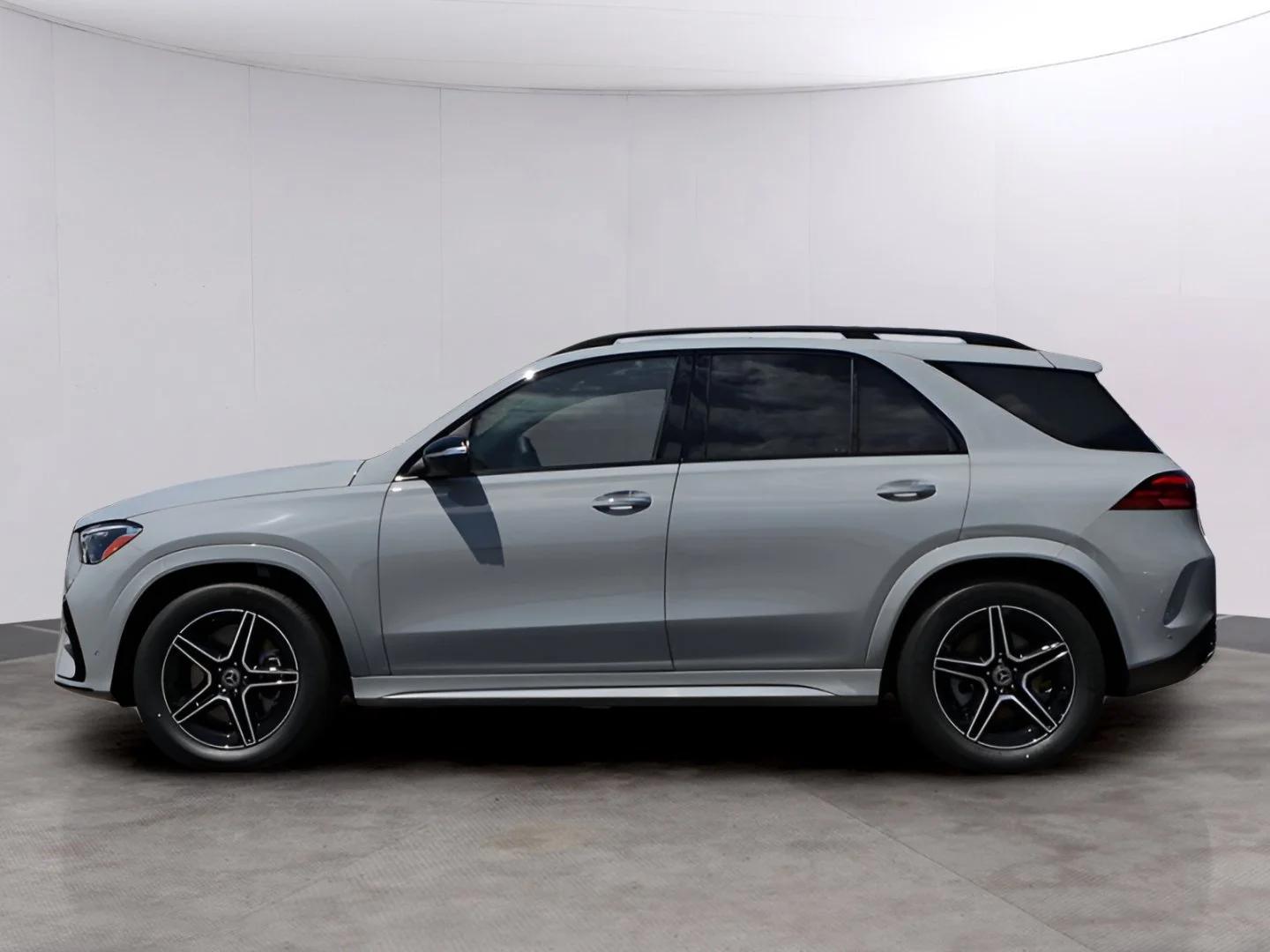 New 2026 MANUFAKTUR Alpine Gray Mercedes-Benz GLE 350 image 4