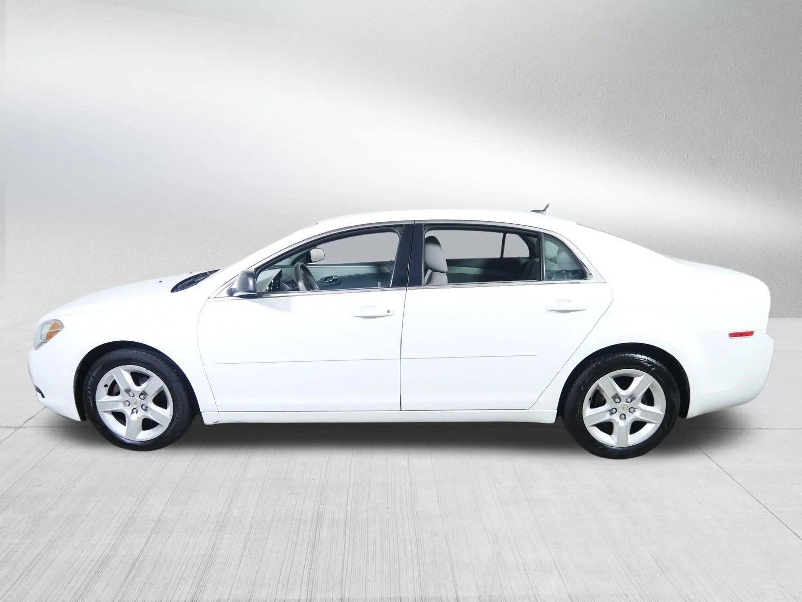 Used 2011 Summit White Chevrolet LS w/1LS image 4