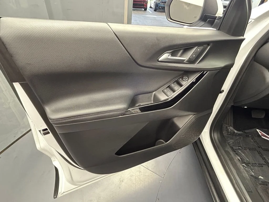 Used 2025 Summit White Chevrolet LT image 49