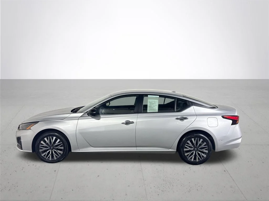 Used 2024 Silver Nissan 2.5 SV image 9