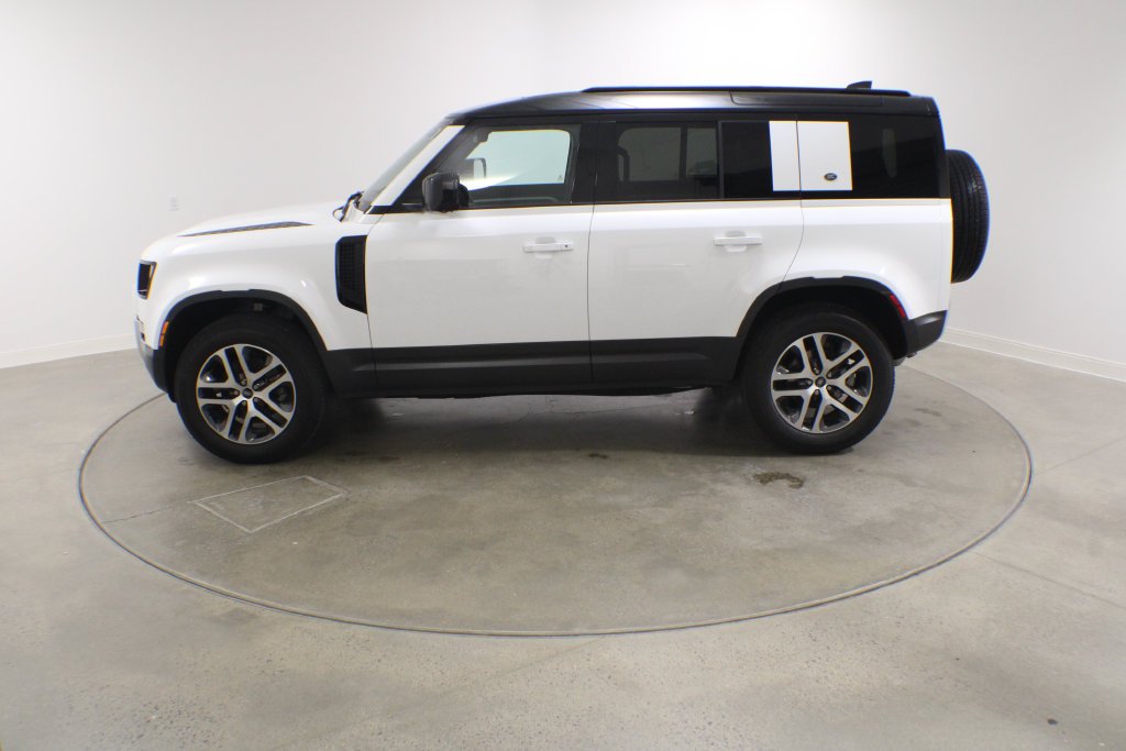 Certified Used 2023 Fuji White Land Rover S image 3