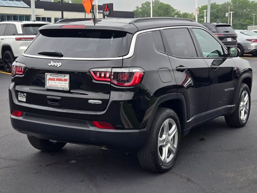 Used 2023 Black Jeep Latitude image 13