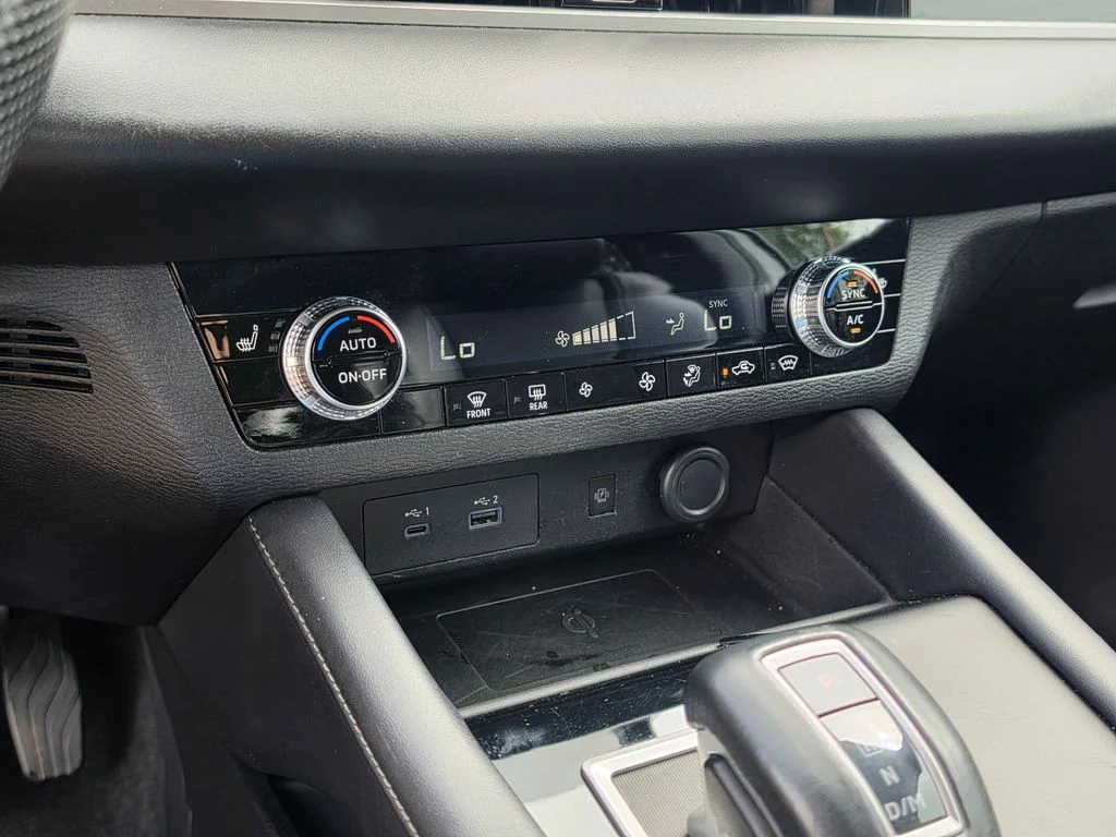 Used 2024  Mitsubishi SE image 29