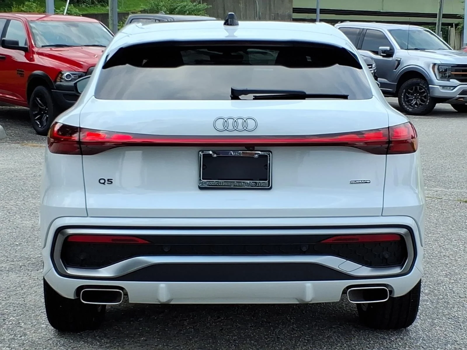 Certified Used 2025 Daytona Gray Pearl Effect Audi S line Premium image 9