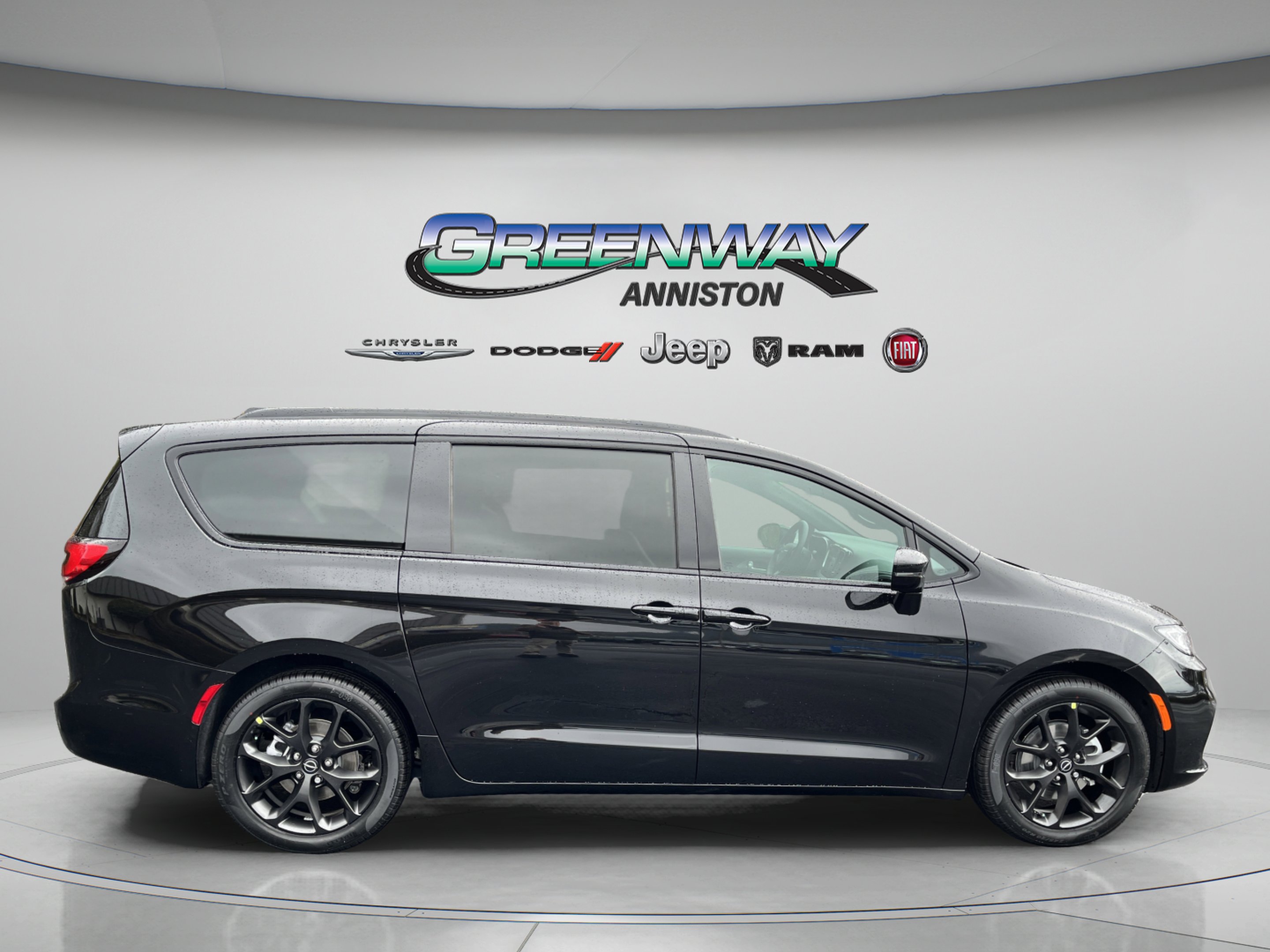 New 2026 Diamond Black Crystal Pearl-Coat Exterior Paint Chrysler Select image 8
