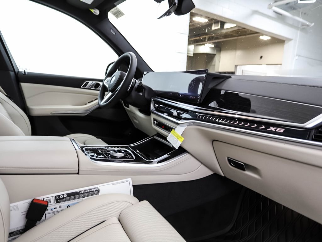 New 2026 Gray Metallic BMW xDrive50e image 29