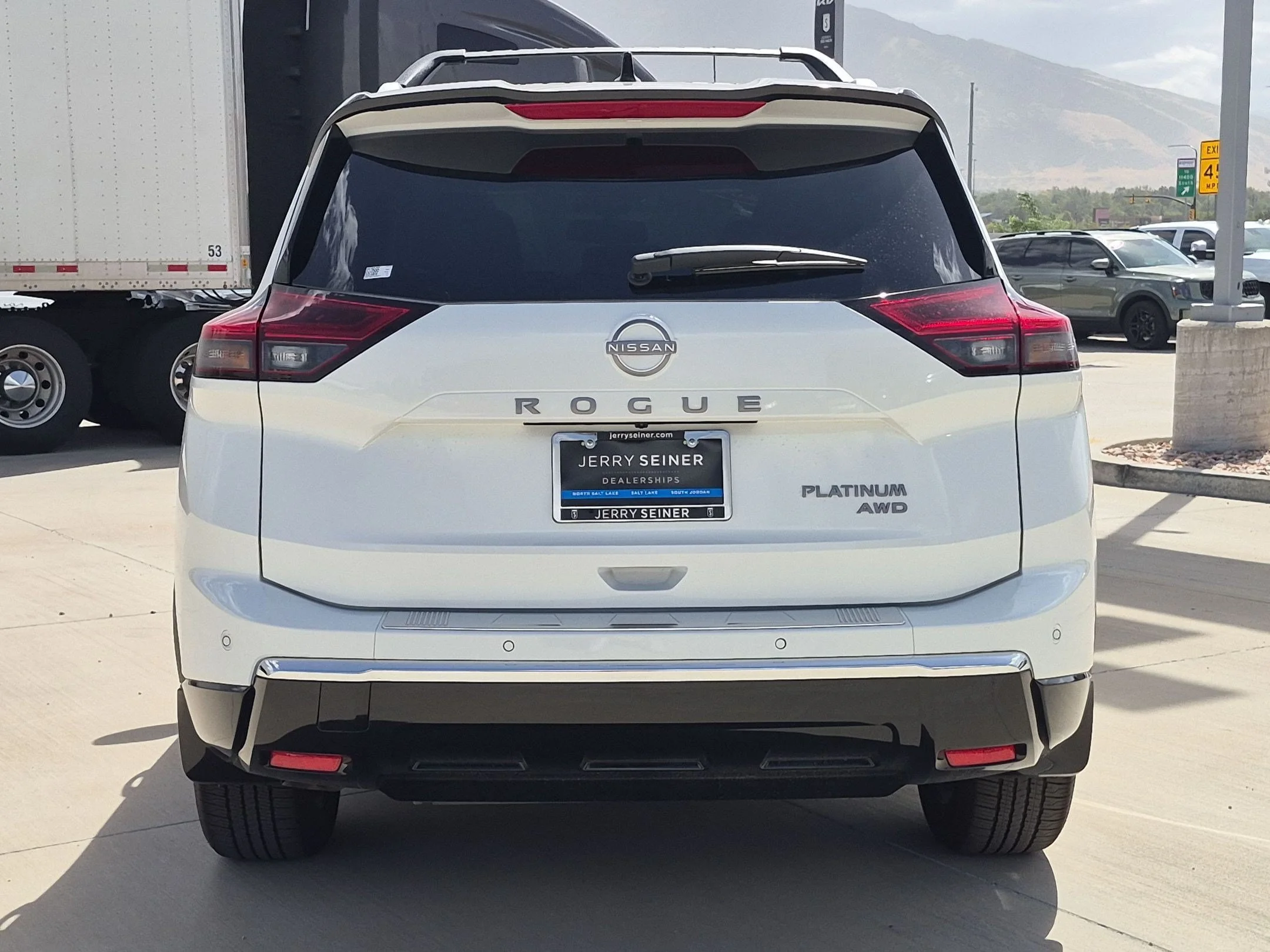 Used 2026 Everest White Pearl Tricoat Nissan Platinum image 4