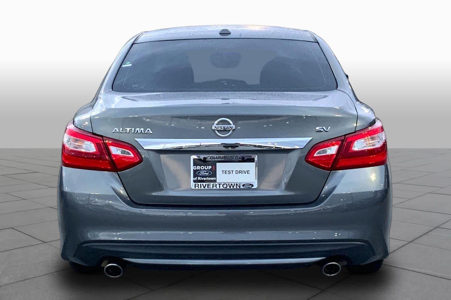 Used 2016 Gun Metallic Nissan 2.5 SV image 5