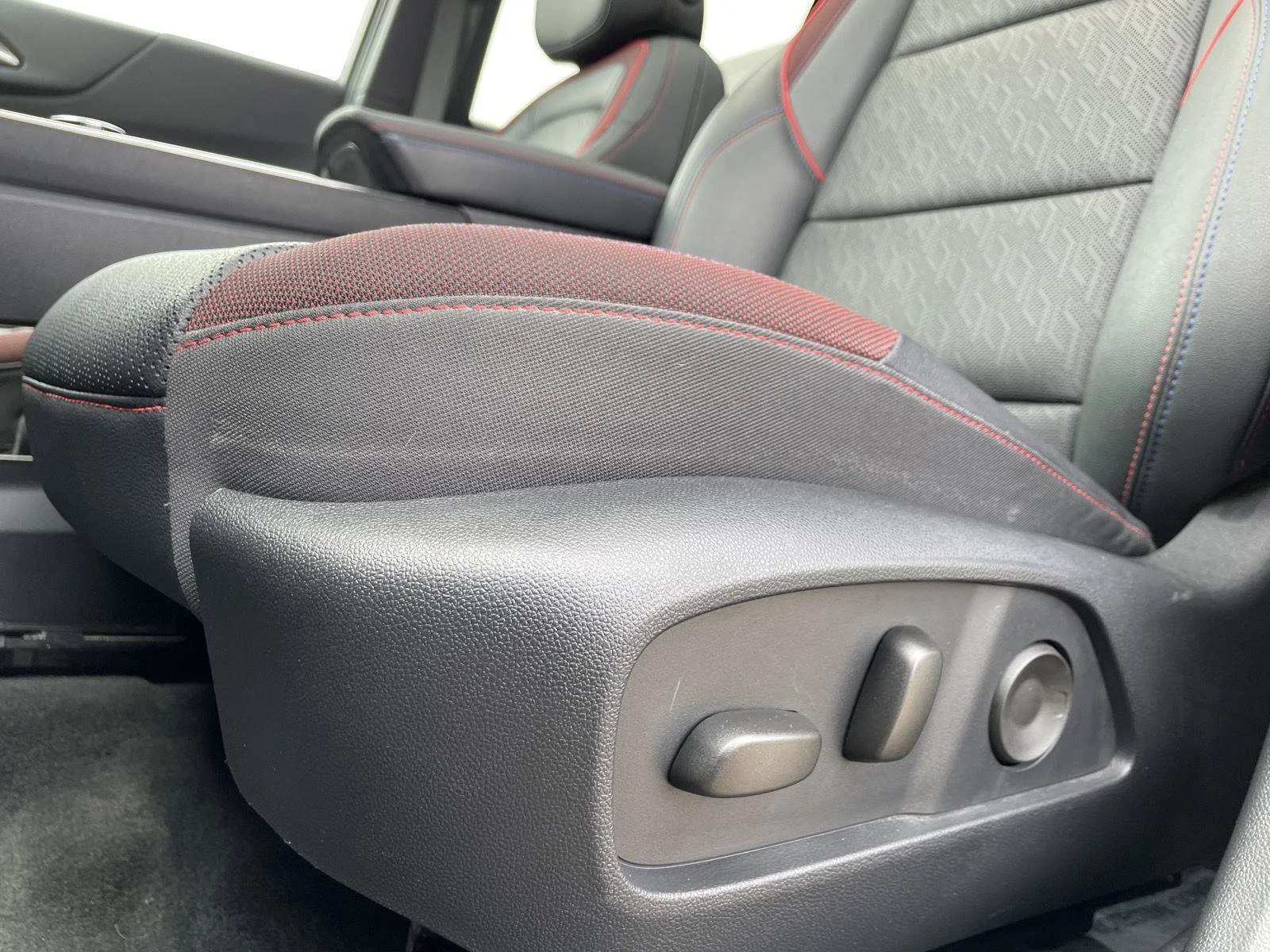 Used 2025 Sterling Gray Metallic Chevrolet AWD RS image 21