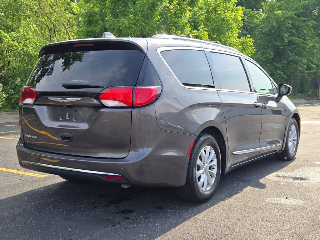 Used 2018 Gray Chrysler Touring L Plus image 12