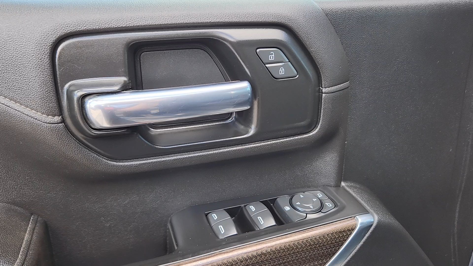 Used 2020 Black Chevrolet LT image 7