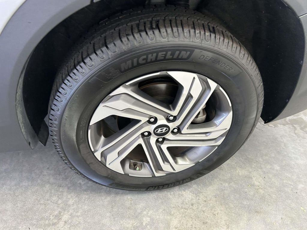 Used 2023 Silver Hyundai SEL image 10
