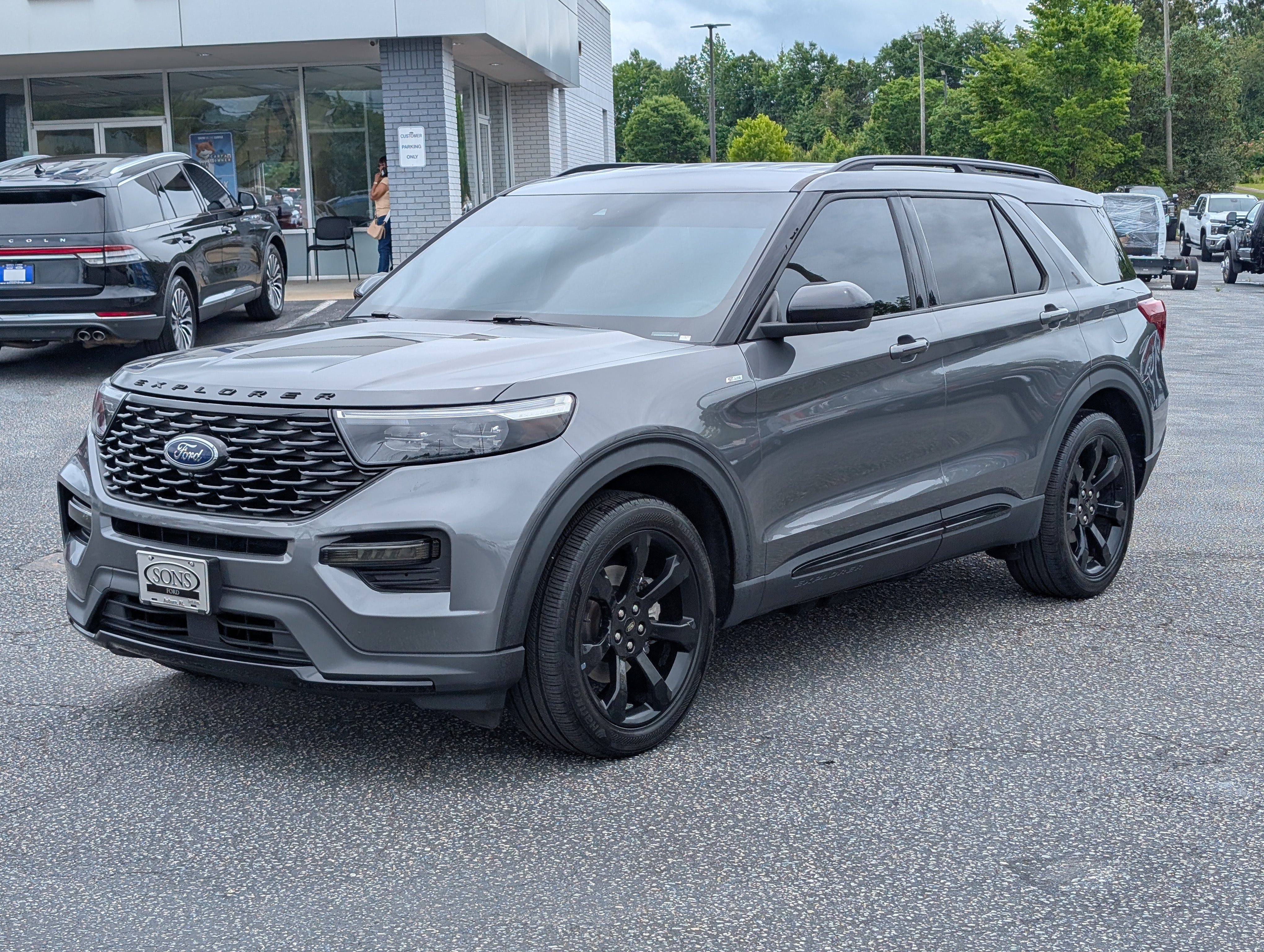 2023 Ford Explorer ST-LINE RWD's photo