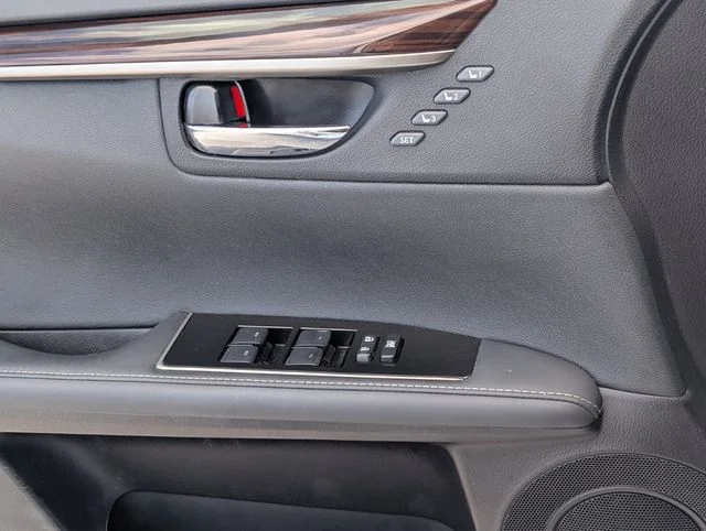 2017 Lexus ES 350 - Photo 23