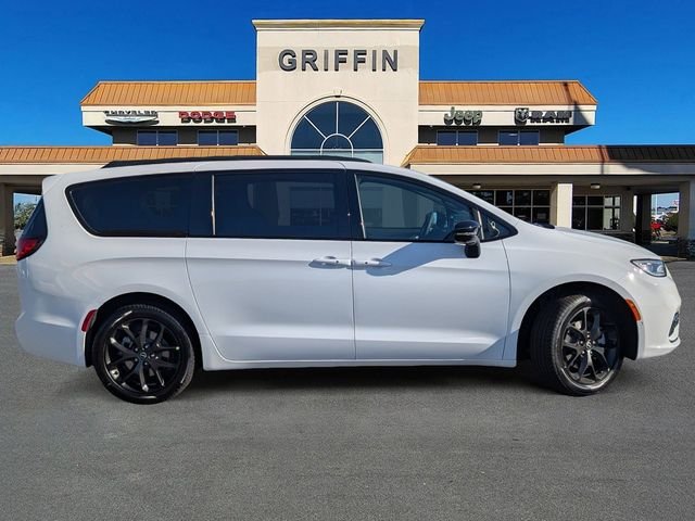 2026 Chrysler Pacifica Limited - Photo 3
