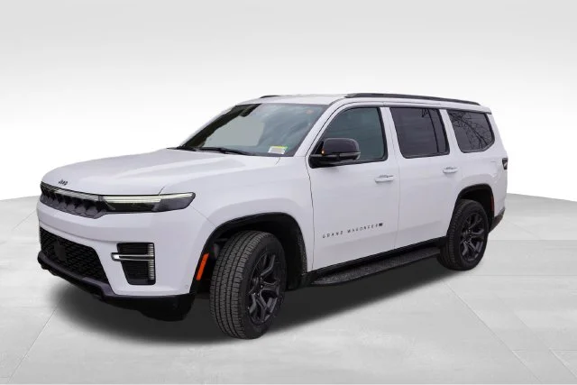 New 2026 Bright White Clear-Coat Exterior Paint Jeep Limited Altitude image 7