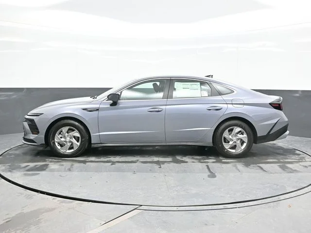 New 2026 Blue Hyundai SE image 4