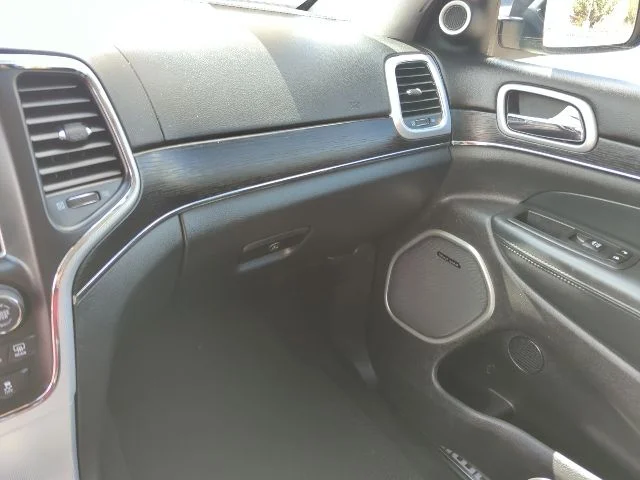 Used 2018 Black Jeep Summit image 8