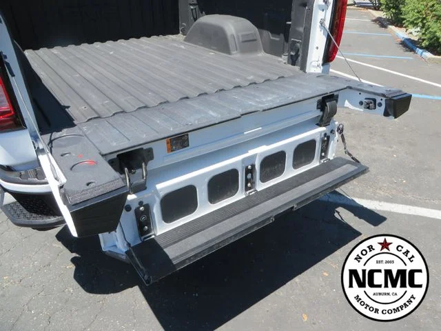 Used 2025 White GMC AT4 image 12