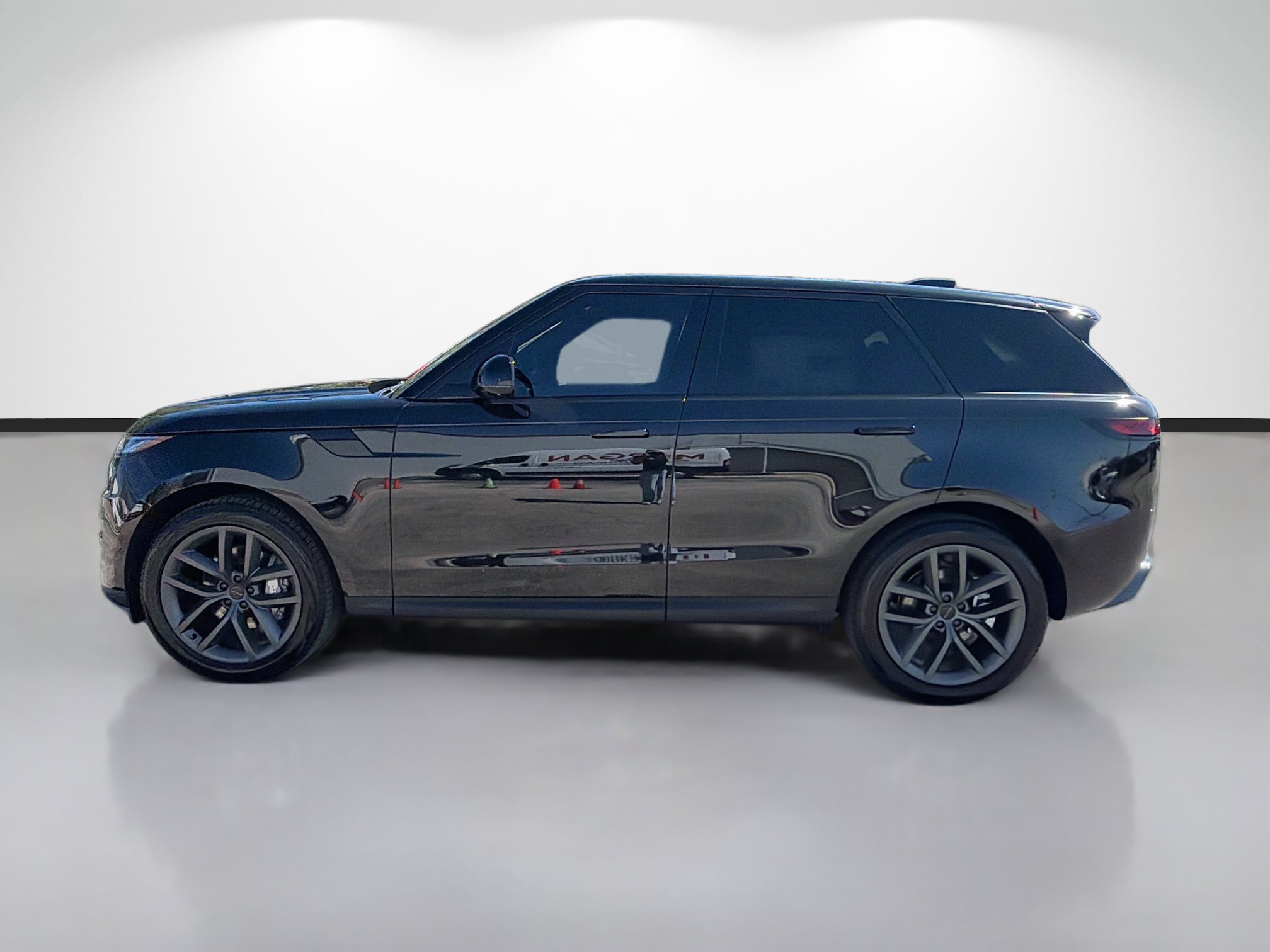 New 2027 Santorini Black Land Rover SE image 2