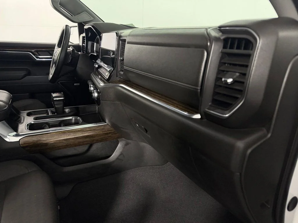 Certified Used 2024 White GMC Elevation image 31