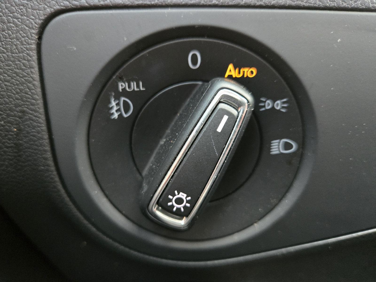 Used 2020 Deep Black Pearl Volkswagen SEL image 26