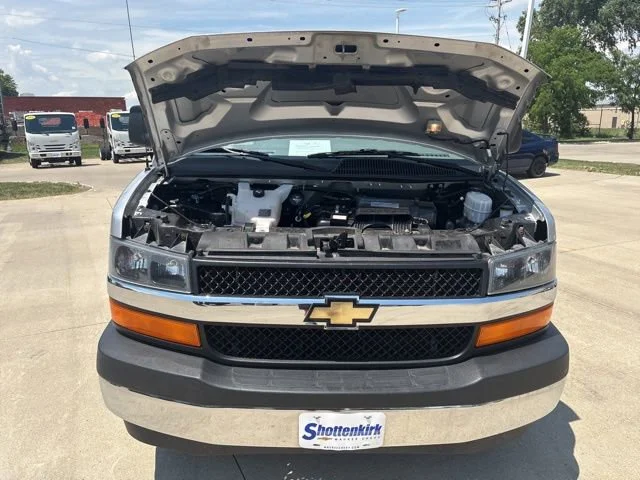 Used 2018 SILVER ICE METALLIC Chevrolet LT image 32