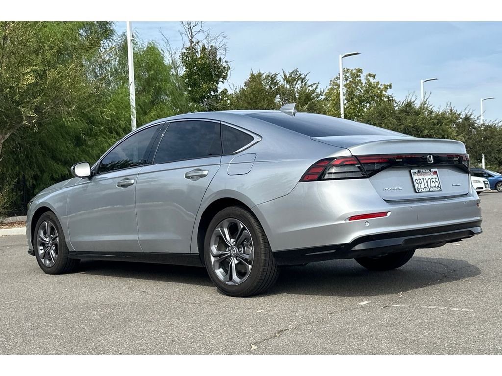 Used 2024 Solar Silver Metallic Honda EX-L image 3