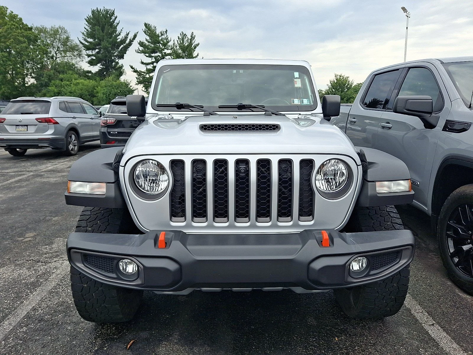 Used 2022 Silver Zynith Clearcoat Jeep Mojave image 2