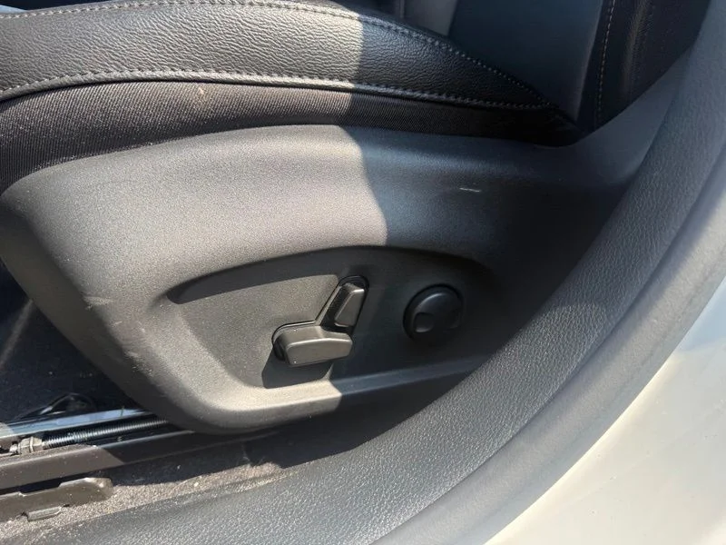 Used 2024 White Jeep Limited image 4