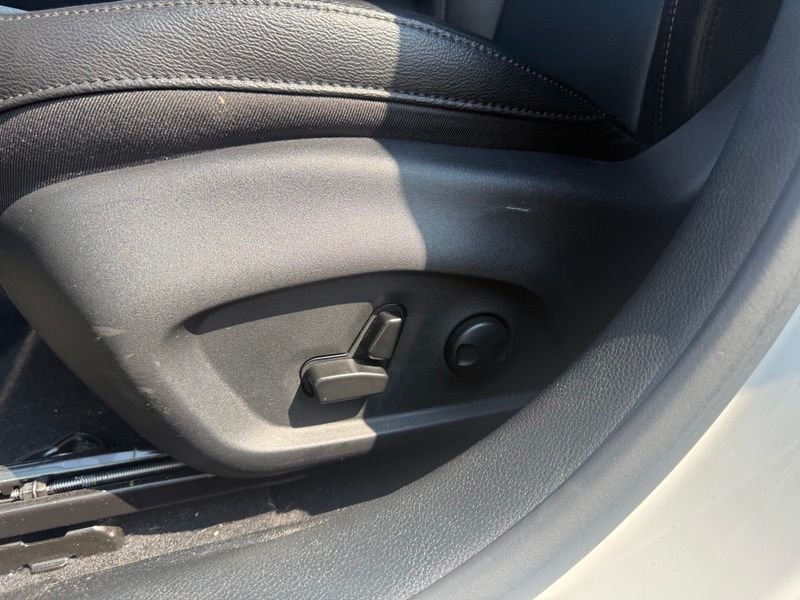 Used 2024 White Jeep Limited image 4
