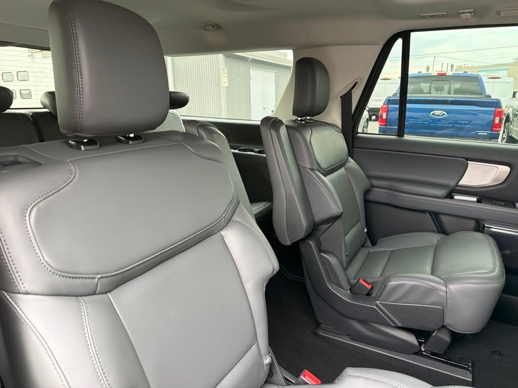 New 2026 Star White Metallic Tri-Coat Ford MAX Active image 22
