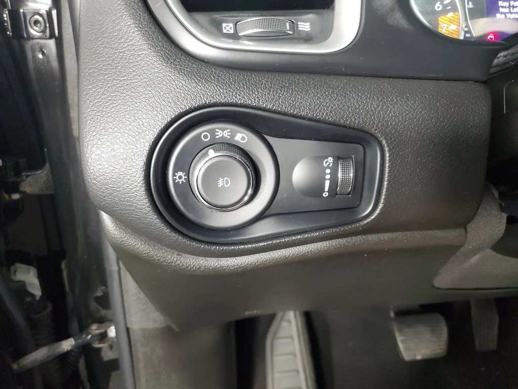 Used 2021 Black Jeep Sport image 27