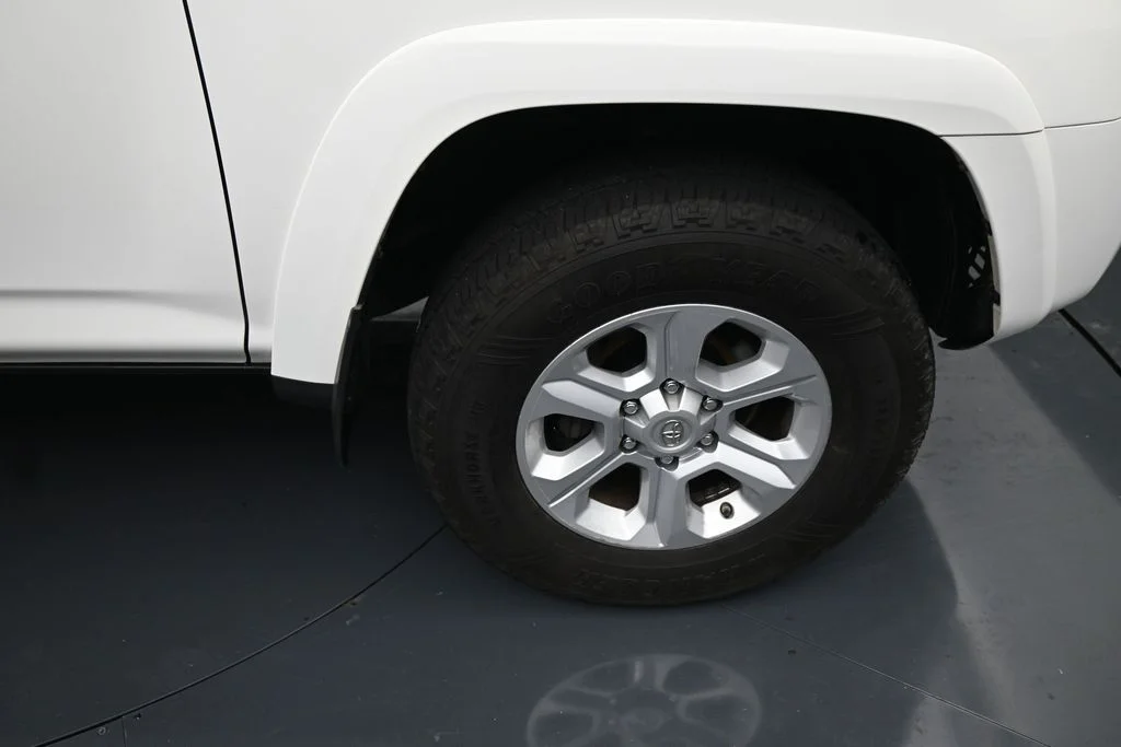 Used 2018 White Toyota SR5 image 11