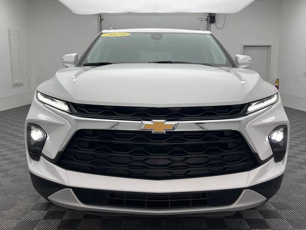 Used 2024 Summit White Chevrolet 3LT image 14