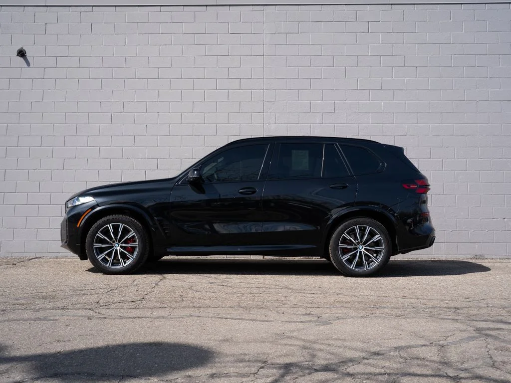 Used 2025 Black BMW M60i image 2