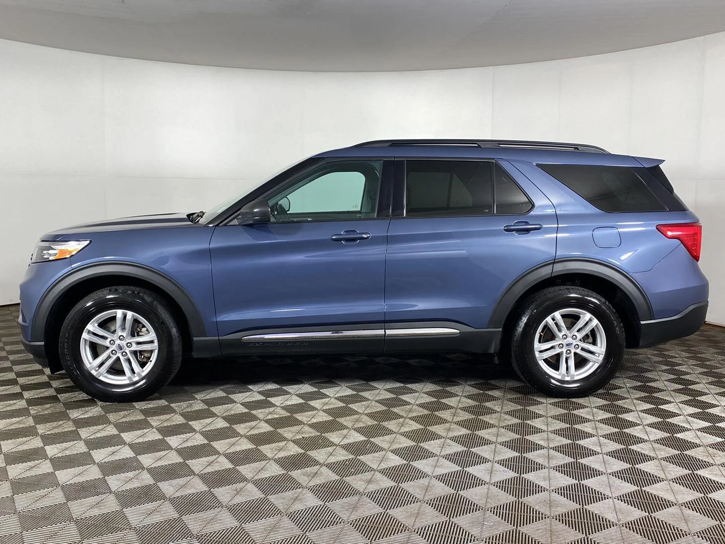 Used 2021 Infinite Blue Metallic Tinted Clearcoat Ford XLT image 30