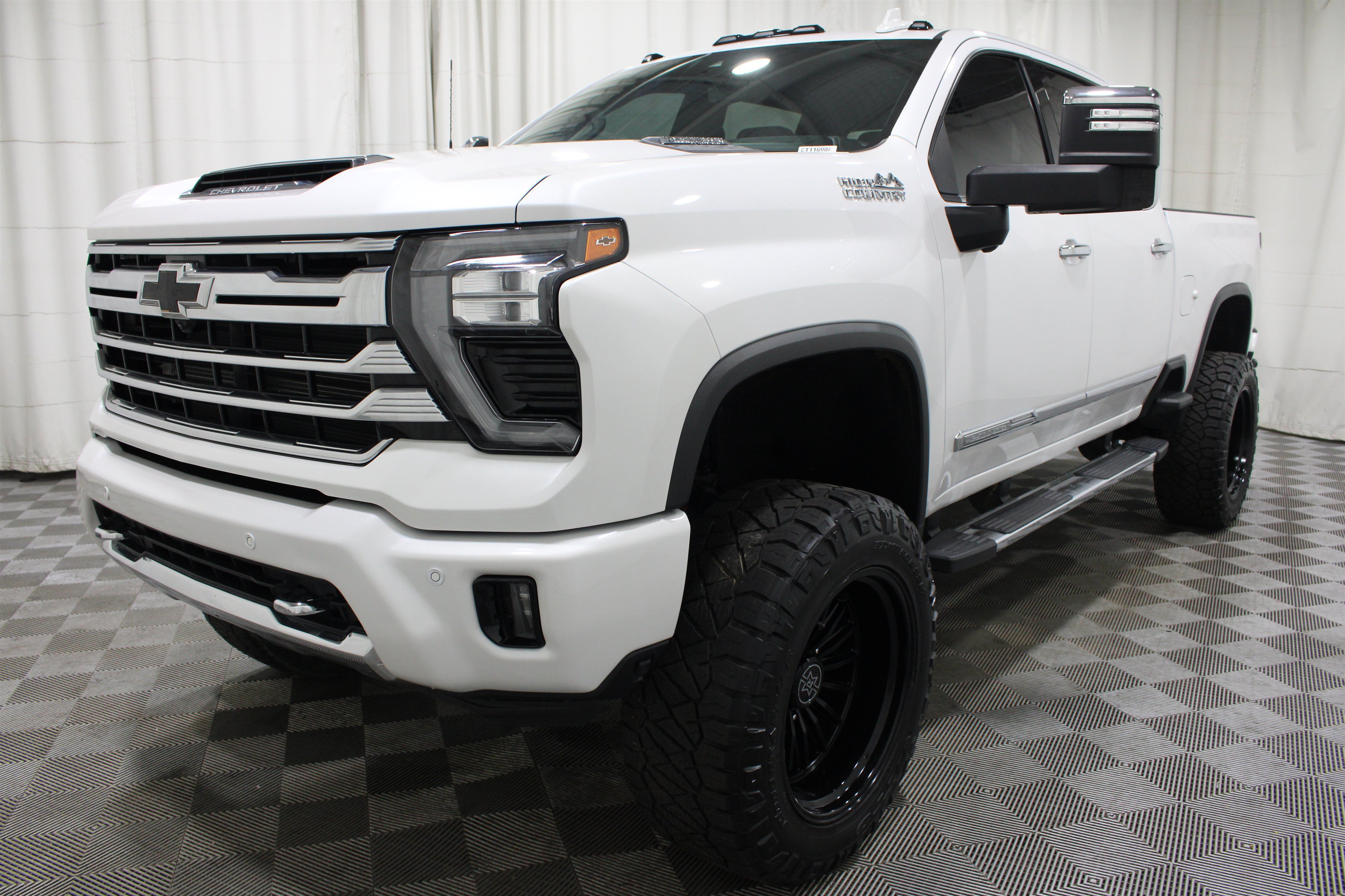 Used 2024 Iridescent Pearl Tricoat Chevrolet High Country image 39