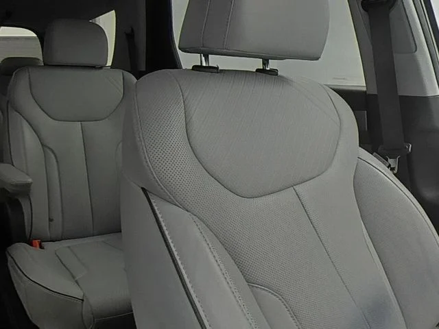 Used 2024 Silver Hyundai SEL image 33