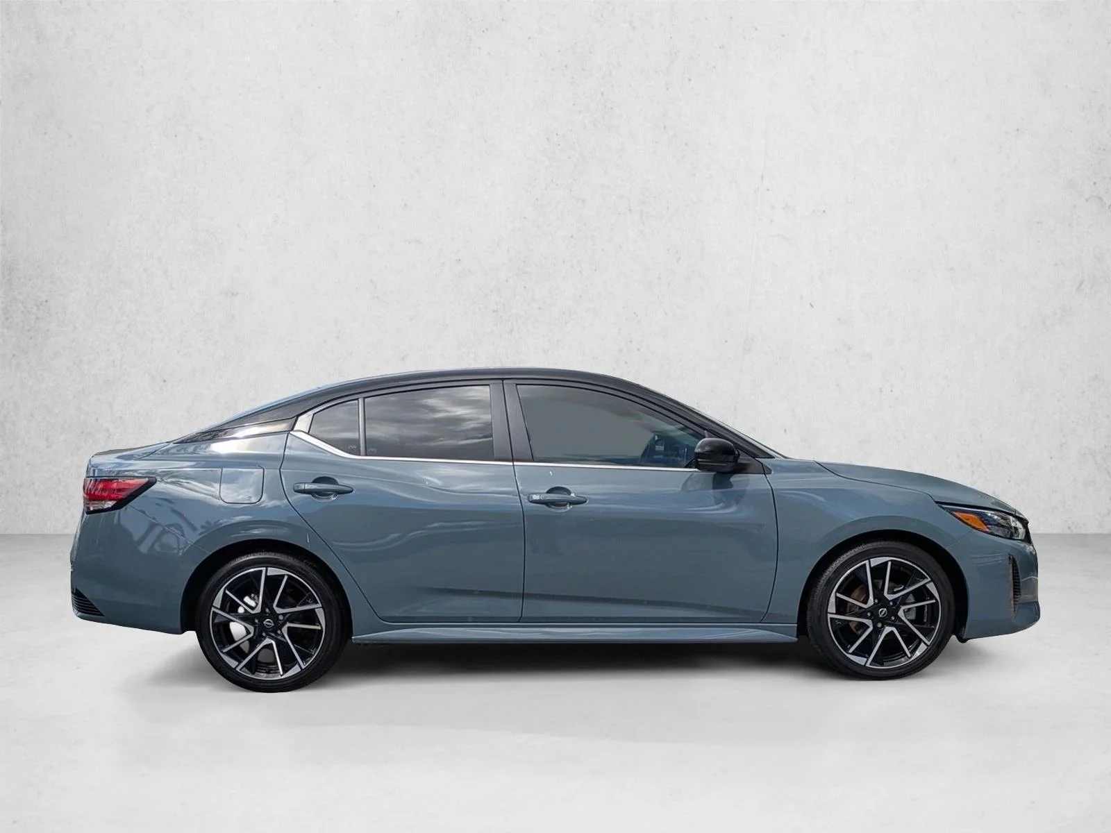 Used 2025 Atlantic Gray Metallic/Super Black Nissan SR image 4