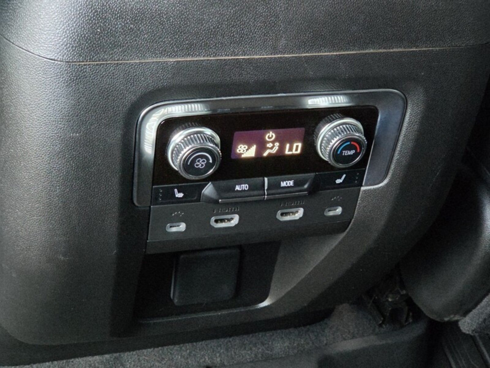 Used 2021 White Frost Tricoat GMC AT4 image 17