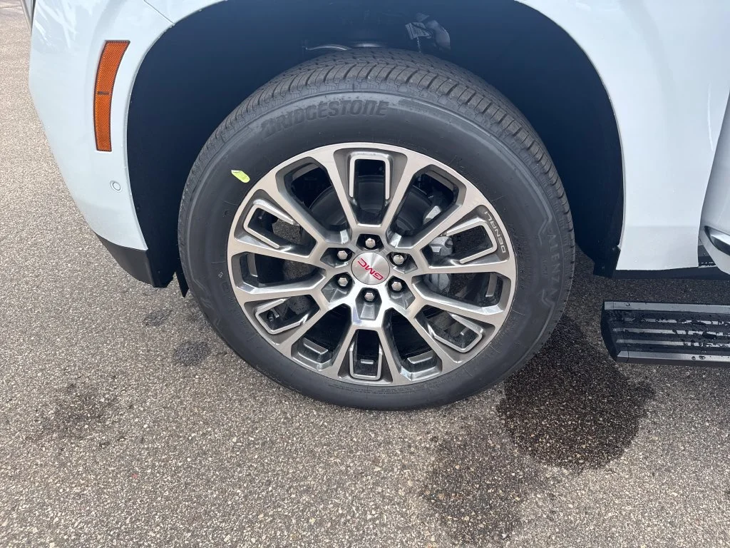 2026 GMC Yukon Denali - Photo 27