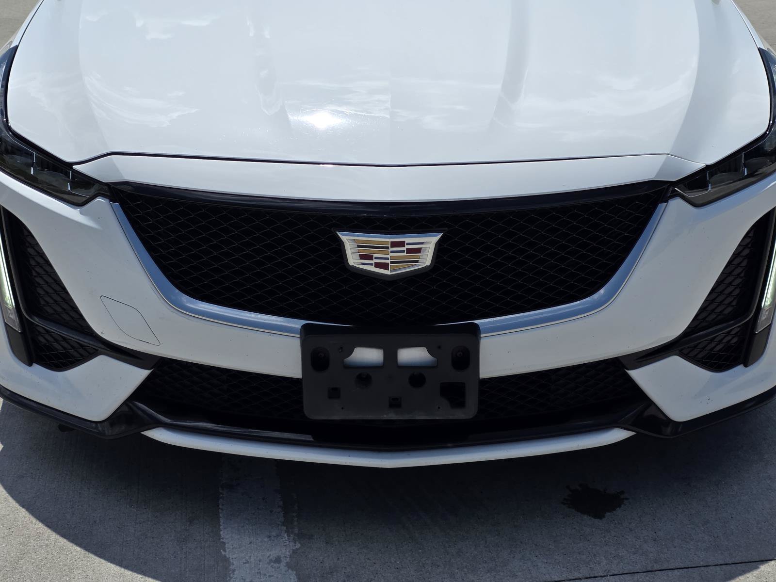 Used 2021 SUMMIT WHITE Cadillac Sport image 7
