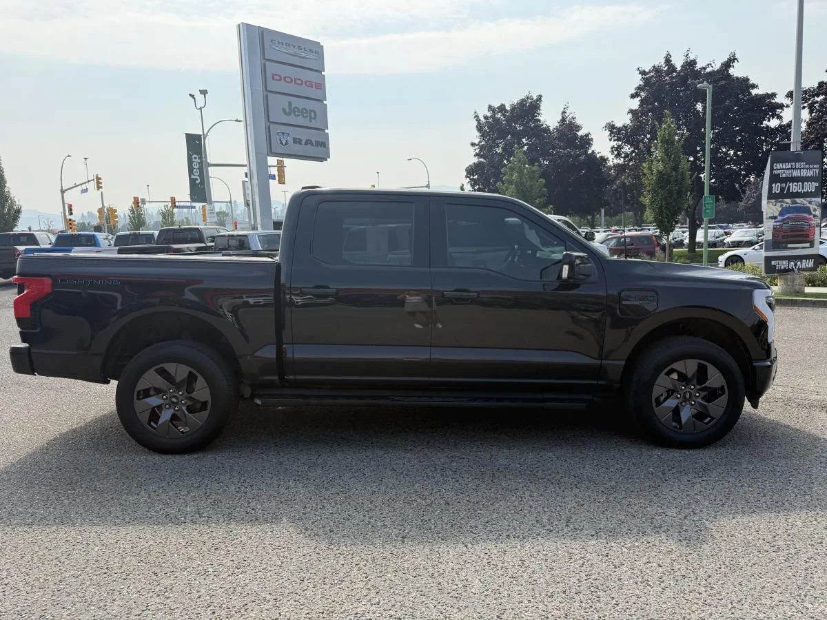 Used 2022 Black Ford Lariat image 7