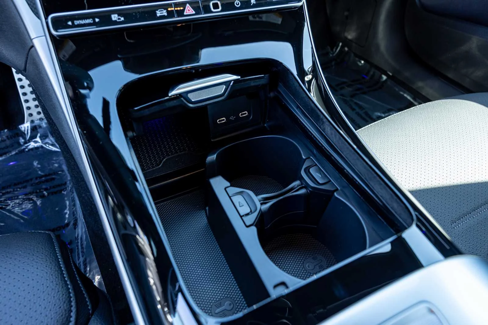 New 2026 MANUFAKTUR Alpine Grey Mercedes-Benz C 300 image 19